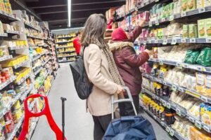 Worst grocery store in LA brutally roasted as locals torch high prices