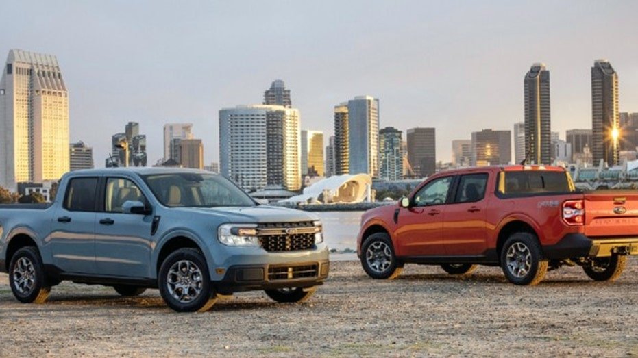 2022 Ford Maverick Hybrid XLT and 2L-EcoBoost AWD Lariat. Preproduction vehicle with optional equipment shown. Available fall 2021.