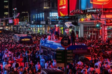 Teen shot during Knicks madness takeover in Times Square Teen shot during Knicks madness takeover in Times Square