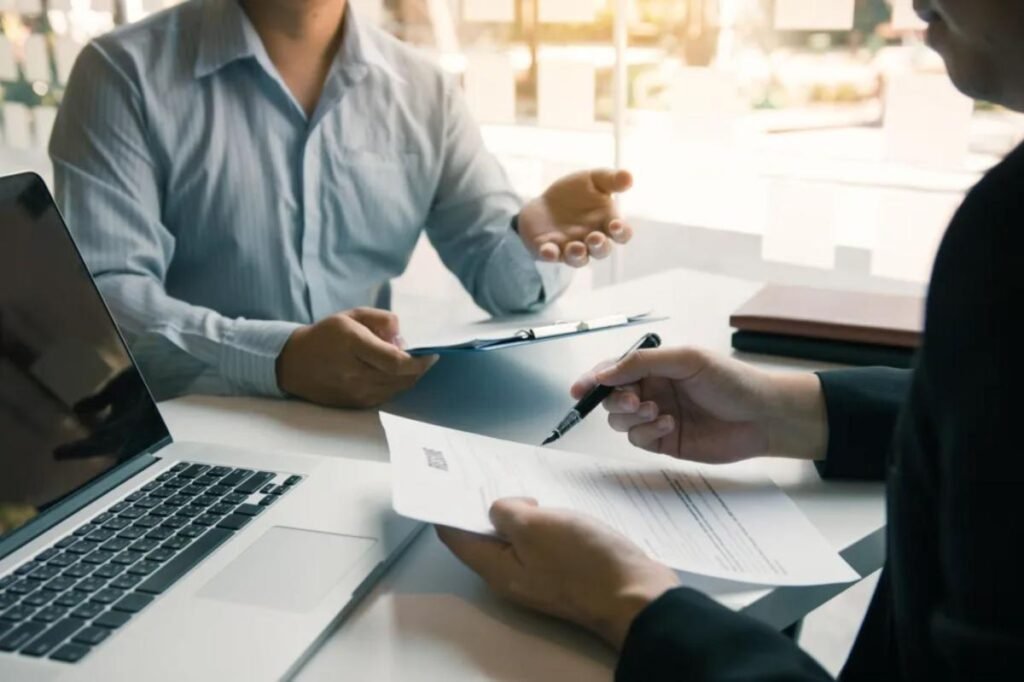 Job seeker uses uncomfortable tactic to get K higher offer: ‘It is a game of chicken’ Job seeker uses uncomfortable tactic to get K higher offer: ‘It is a game of chicken’