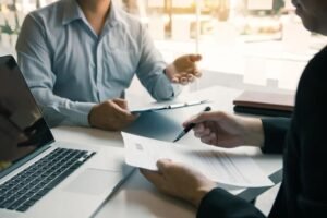Job seeker uses uncomfortable tactic to get K higher offer: ‘It is a game of chicken’ Job seeker uses uncomfortable tactic to get K higher offer: ‘It is a game of chicken’
