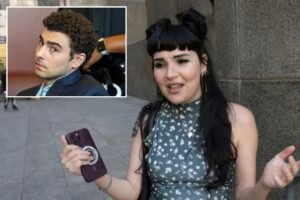 Luigi Mangione fanghoul given NYC press badge vulgarly snaps at Post photographer over her ‘journalism’ Luigi Mangione fanghoul given NYC press badge vulgarly snaps at Post photographer over her ‘journalism’