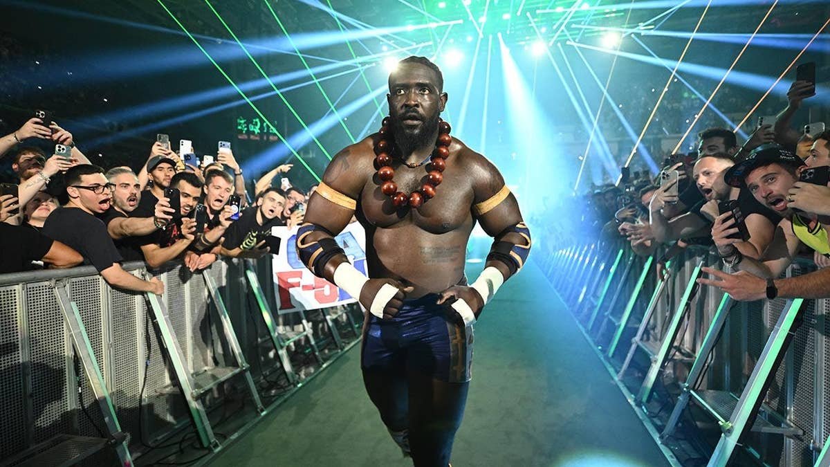Oba Femi entering Inalpi Arena during Clash in Italy event