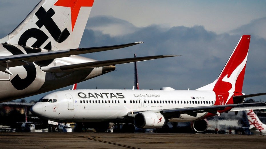 Qantas Airways Boeing 737-800 plane