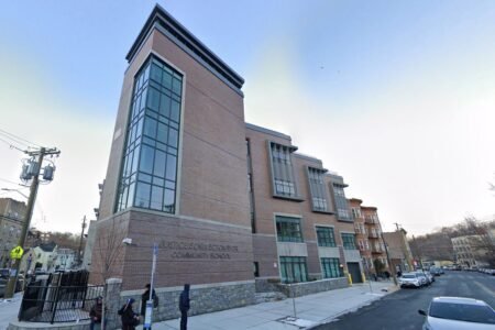 6th-grader chokes to death in NY school during apparent TikTok challenge 6th-grader chokes to death in NY school during apparent TikTok challenge