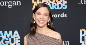 Sutton Foster Wore the Timeless Dress Style That’s So Flattering on Women Over 50 — The Look Sutton Foster Wore the Timeless Dress Style That’s So Flattering on Women Over 50 — The Look
