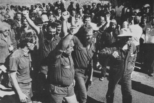 Striking unionists at Robe River, which was a flashpoint of industrial action in the 1980s, return to work after the long-running dispute in the Pilbara, Western Australia.