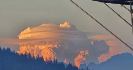 Pyrocumulus clouds from wildfire in Fraser Canyon loom high over B.C. Pyrocumulus clouds from wildfire in Fraser Canyon loom high over B.C.