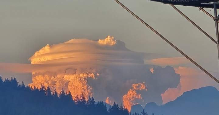 Pyrocumulus clouds from wildfire in Fraser Canyon loom high over B.C. Pyrocumulus clouds from wildfire in Fraser Canyon loom high over B.C.
