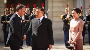 Viral fake AI-image shows Macron kneeling before Thai king Viral fake AI-image shows Macron kneeling before Thai king