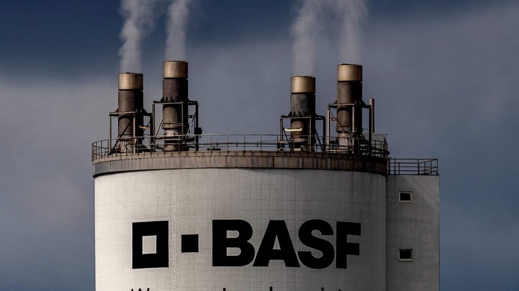 Green groups say EU-backed chemical alliance puts polluters first Green groups say EU-backed chemical alliance puts polluters first