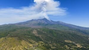 Catania Airport suspends flights following Mount Etna activity Catania Airport suspends flights following Mount Etna activity