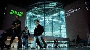 Free cabin luggage and delay compensation approved by EU Parliament