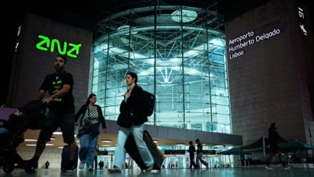 Free cabin luggage and delay compensation approved by EU Parliament Free cabin luggage and delay compensation approved by EU Parliament
