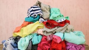 Fast fashion: 69% of our clothes contain toxic chemicals Fast fashion: 69% of our clothes contain toxic chemicals