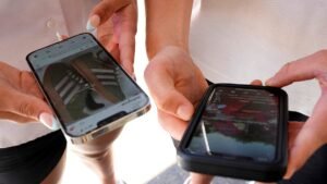 Self-styled ‘experts’ increasingly influencing opinion on social media Self-styled ‘experts’ increasingly influencing opinion on social media