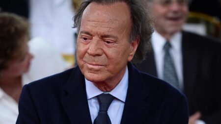 Julio Iglesias sues Spain’s deputy PM Yolanda Díaz, demands €50,000 Julio Iglesias sues Spain’s deputy PM Yolanda Díaz, demands €50,000