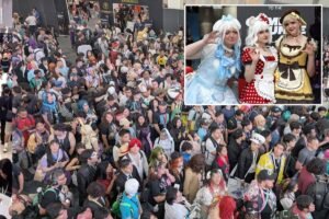 Anime Expo attendees trapped after crush of fans triggered gridlock Anime Expo attendees trapped after crush of fans triggered gridlock