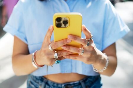Gen Z and Millennials say they secretly judge people based on specific phone feature