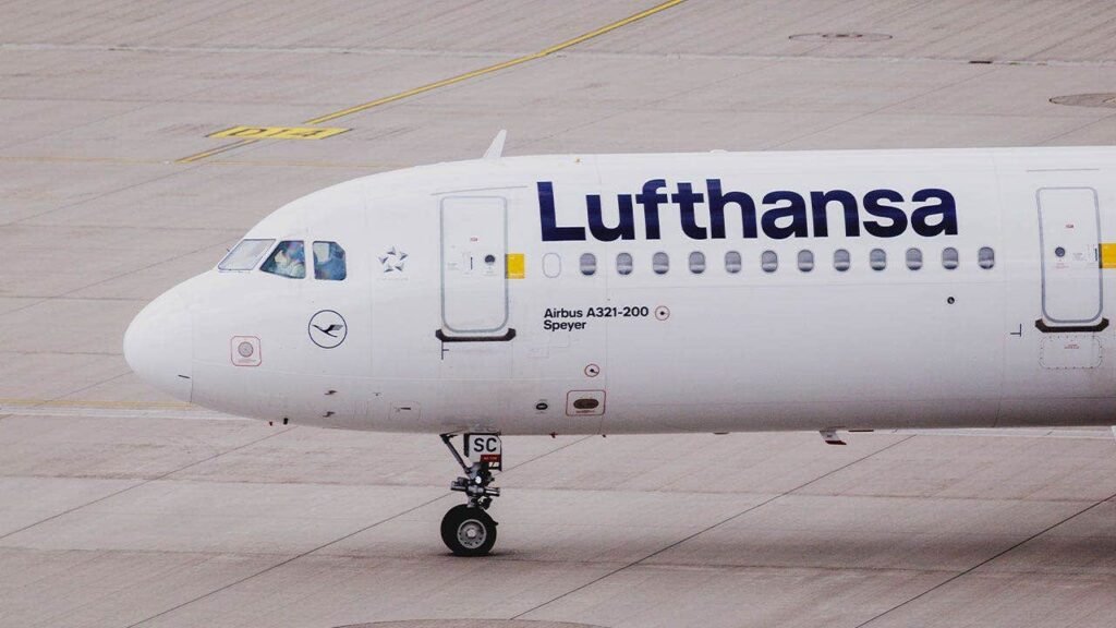 Fitness influencer says Lufthansa told her she looked ‘naked,’ forced her to zip up before boarding flight Fitness influencer says Lufthansa told her she looked ‘naked,’ forced her to zip up before boarding flight
