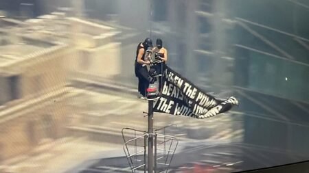 Empire State Building security under scrutiny after climbers’ stunt, tourist reveals possible access point
