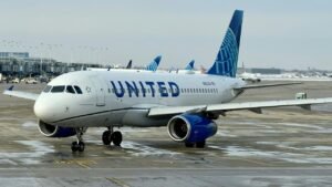 Judge rules United Airlines must face lawsuit over ‘windowless’ window seats