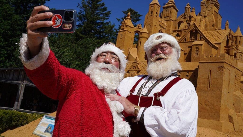 It’s Christmas in July as hundreds of Santas go on the march in the middle of a stifling summer heat wave It’s Christmas in July as hundreds of Santas go on the march in the middle of a stifling summer heat wave