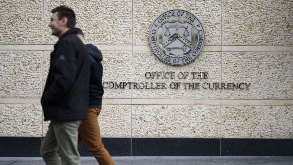 Feds warn banks on lending to unauthorized workers Feds warn banks on lending to unauthorized workers