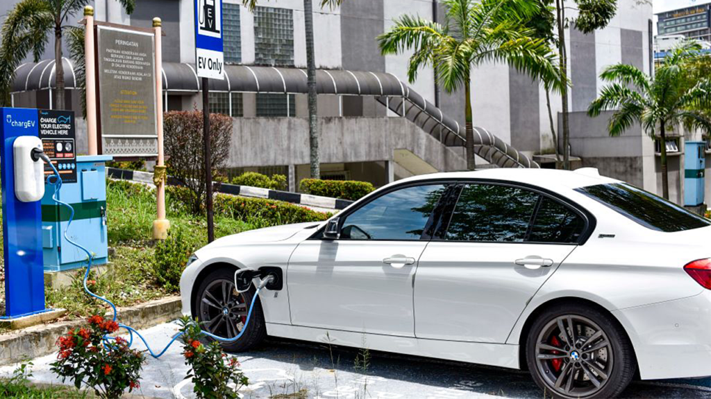 BMW recalls nearly 30K vehicles over engine starter defect that could cause fire BMW recalls nearly 30K vehicles over engine starter defect that could cause fire