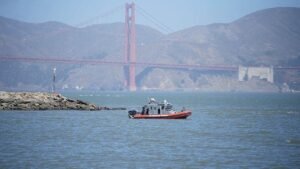San Francisco Bay search suspended for 3 missing boaters after vessel capsizes amid 5-foot swells San Francisco Bay search suspended for 3 missing boaters after vessel capsizes amid 5-foot swells