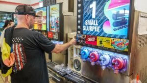 7-Eleven details plans to close 645 stores 7-Eleven details plans to close 645 stores
