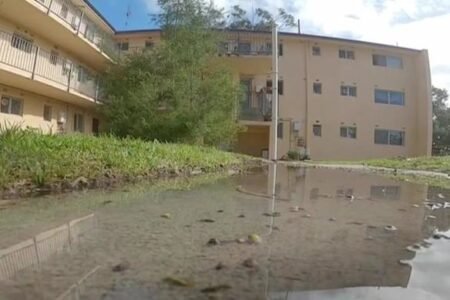 Residents go days without water at Beaconsfield complex Residents go days without water at Beaconsfield complex