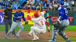 Phillies star JT Realmuto makes inexplicable base-running blunder to end the game, leaves manager dumbfounded