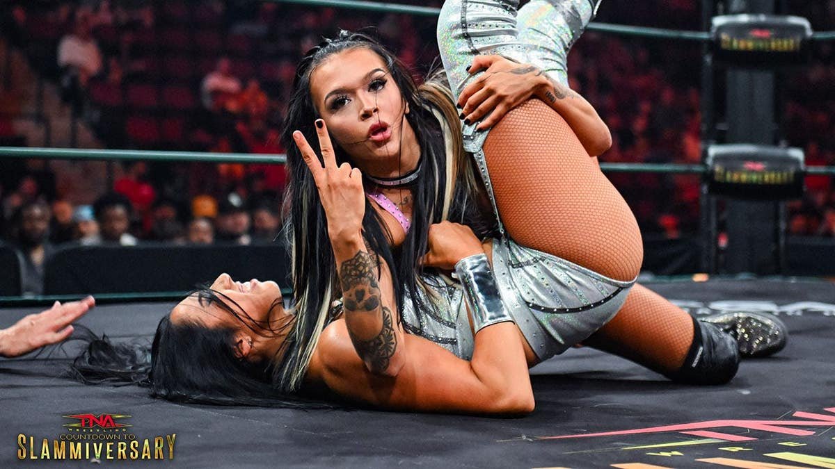 Elayna Black pins Indi Hartwell