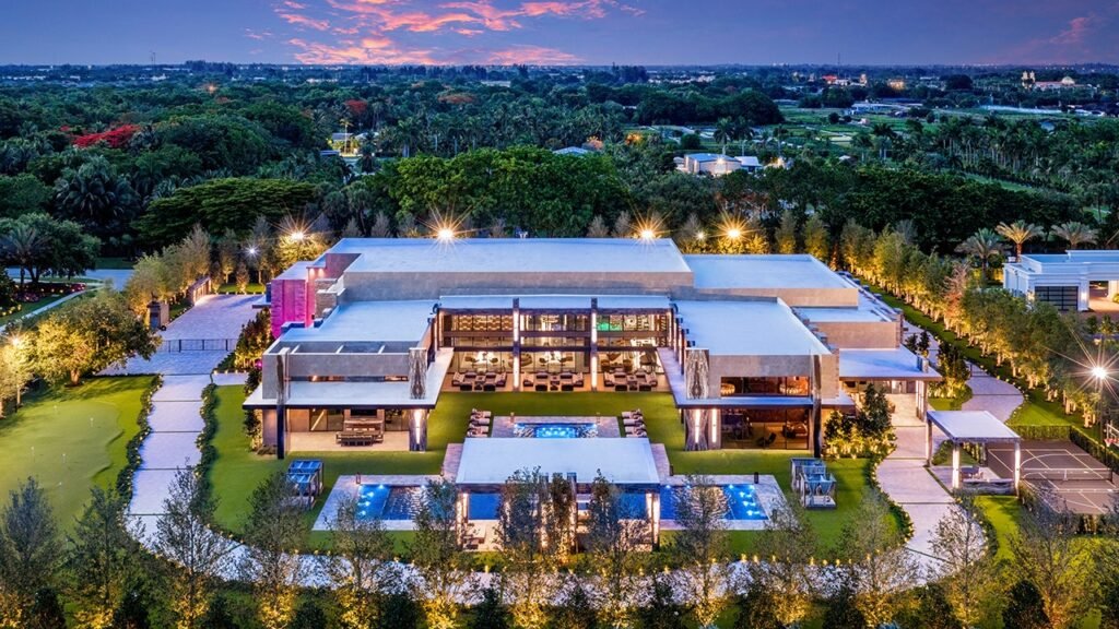 Inside Florida’s M James Bond-inspired mansion built to ‘make a billionaire’s jaw drop’ Inside Florida’s M James Bond-inspired mansion built to ‘make a billionaire’s jaw drop’