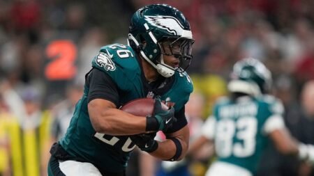 NFL star Saquon Barkley is all for MLB players fighting against salary cap: ‘It should happen’