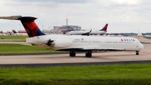 Close call at Atlanta airport forces Delta anti-collision alarms to sound Close call at Atlanta airport forces Delta anti-collision alarms to sound