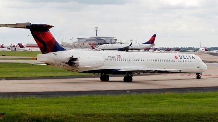 Close call at Atlanta airport forces Delta anti-collision alarms to sound Close call at Atlanta airport forces Delta anti-collision alarms to sound