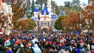 Disneyland guests left scrambling after water outage shuts bathrooms and restaurants Disneyland guests left scrambling after water outage shuts bathrooms and restaurants