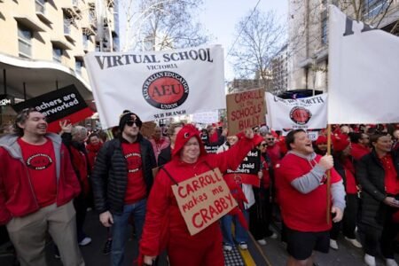 Principals reject plan to cut teacher hours in revised pay deal