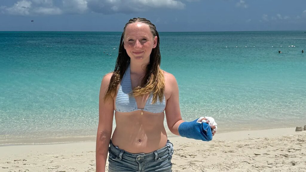 Texas teen bitten by barracuda in popular vacation spot after bracelet glints in water Texas teen bitten by barracuda in popular vacation spot after bracelet glints in water