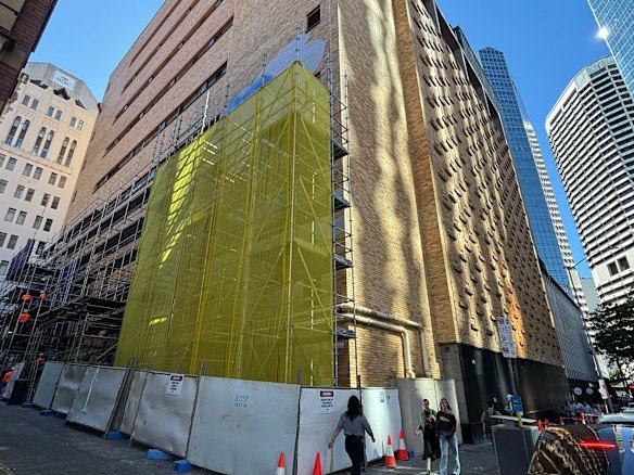 Early demolition work on the Edison Exchange at 280 Elizabeth Street had begun on Thursday afternoon. 