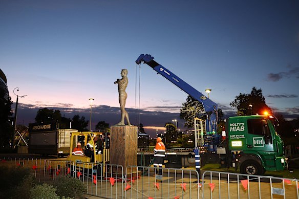 The statue is removed early on Sunday morning. 