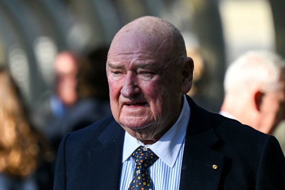 Melbourne High old boy Lindsay Fox has given high-profile backing to the school.