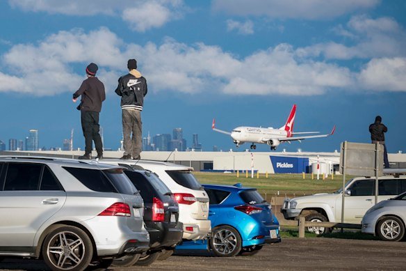“Bloke on a Ladder” is a commonly encountered archetype in the plane spotting community, according to writer Mark Dapin, but there are other ways to attain a viewing vantage point.