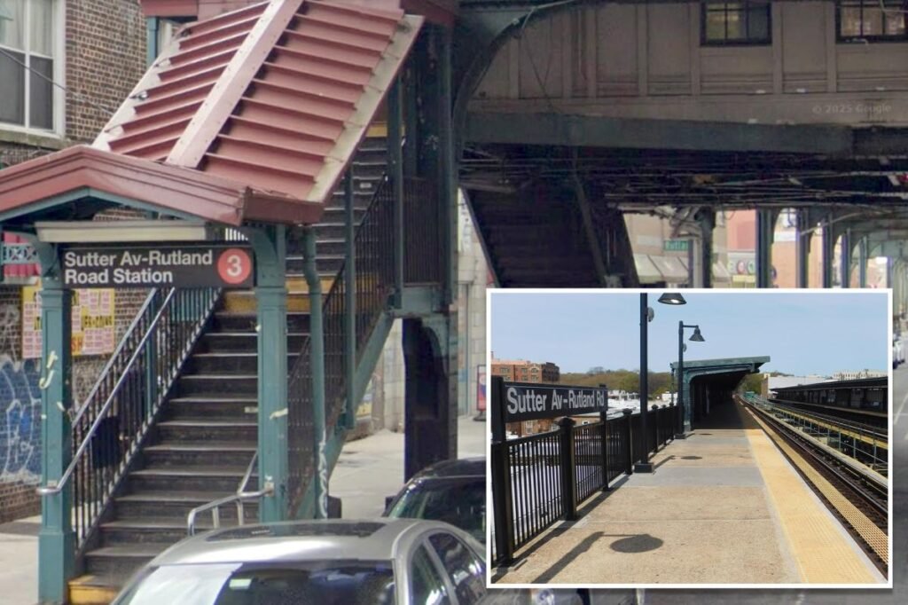 Man, 44, stabbed in back in unprovoked attack on staircase of NYC subway station: cops Man, 44, stabbed in back in unprovoked attack on staircase of NYC subway station: cops