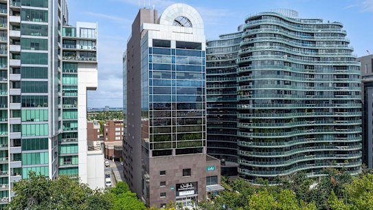 The childcare regulator has issued an emergency action notice against Woodlands St Kilda Road after children were found to be at risk of accessing the edge of a 12-storey roof. 