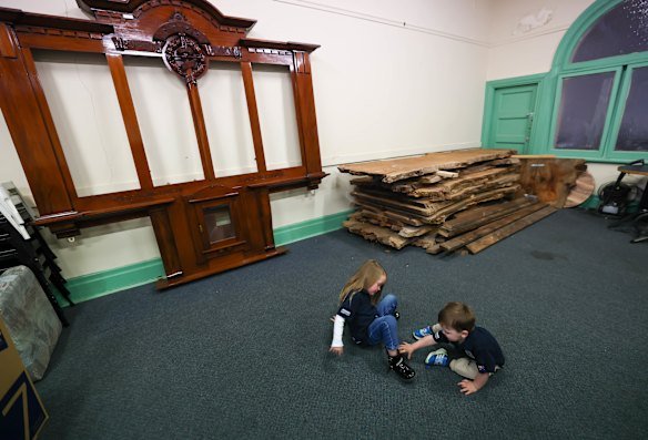 The future of Hawthorn RSL: George, 2, and Elizabeth, 4, in front of gifted timber that will one day be the sub-branch’s bar.