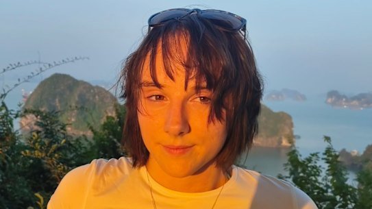 Cancer survivor Madison Purkis has launched a campaign calling for crisis payments for people leaving hospital, particularly those with severe health conditions. 