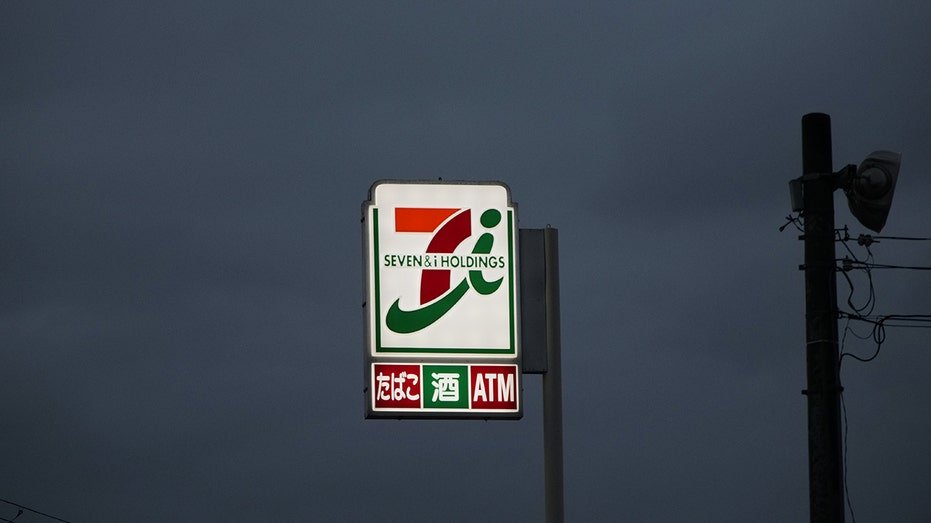 Seven & i holdings sign
